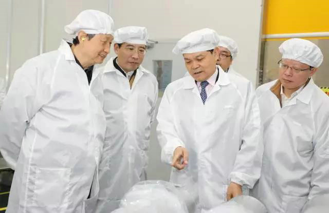 國務院副總理馬凱視察亨通，肯定網(wǎng)絡技術發(fā)展成果